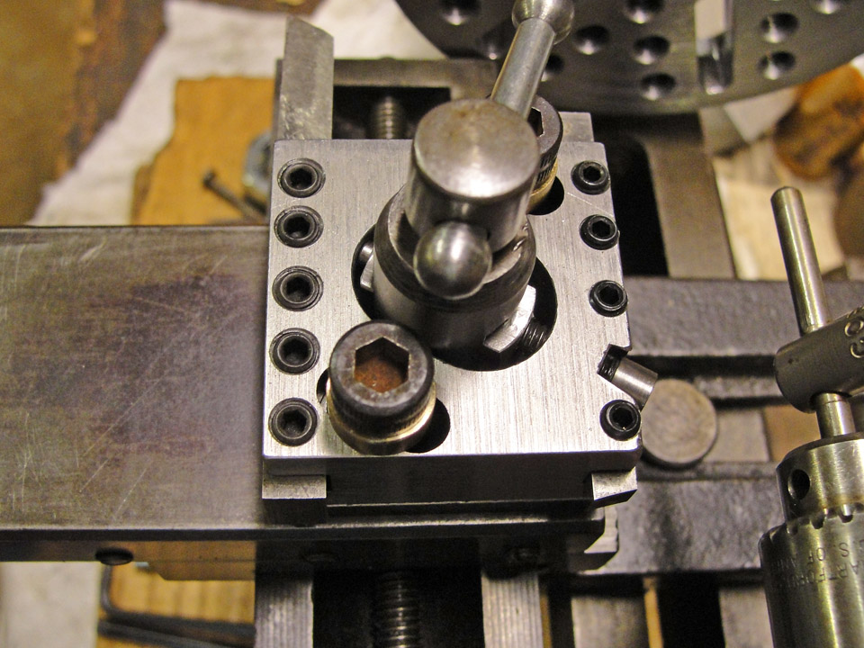Tool post for internal threading