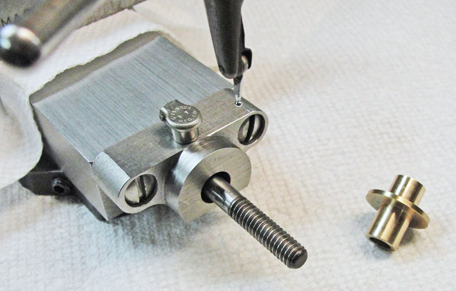 Combined bronze bearing for the feed screw as well as for its dial