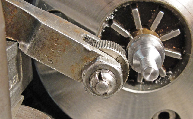Detail of knurling setup